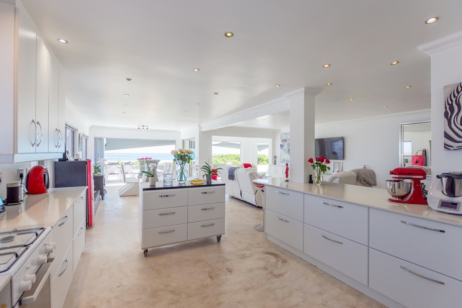 5 Bedroom Property for Sale in Golden Mile Western Cape